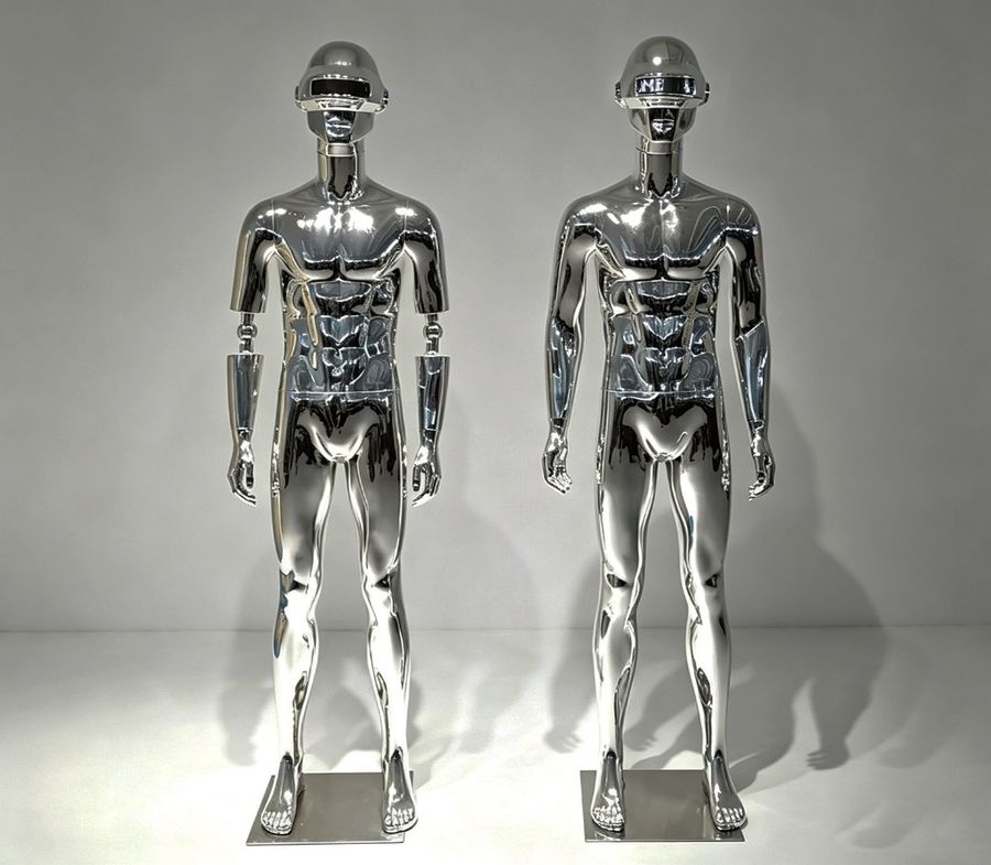 SmartMannequin displaying ONE on LED visor
